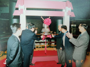 2000年:中國(guó)股市2000點(diǎn)4207.png 2000年:中國(guó)股市2000點(diǎn)4207.png